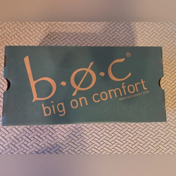 NEW b.o.c. Women's Brown Loafers Size 6 - Picture 3 of 11